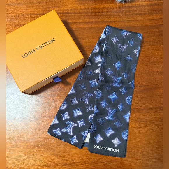 Louis Vuitton Flight Mode Bandeau - Picture 2 of 5